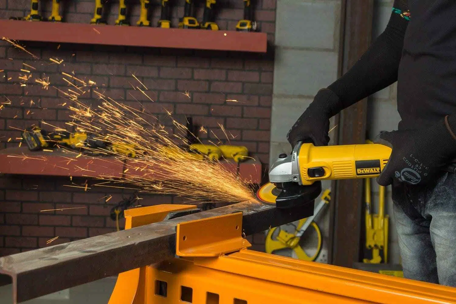 DEWALT Angle Grinder DWE4115-IN 950W (125mm) - Image 5